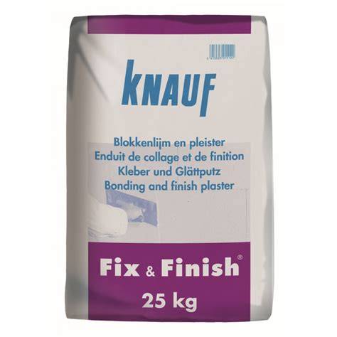 Knauf Fix & Finish mengsel in emmer met een mixer