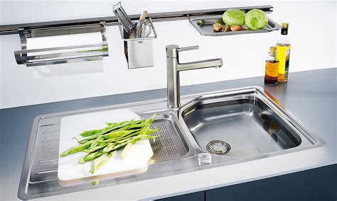 Overzicht van verschillende spoelbakken en kranen van Hansgrohe