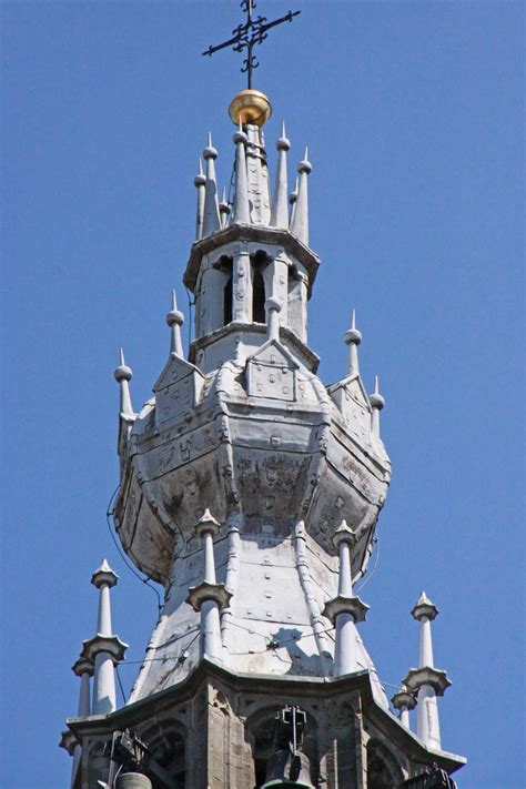 Karakteristieke met lood beklede 16e-eeuwse speeltoren van Edam.