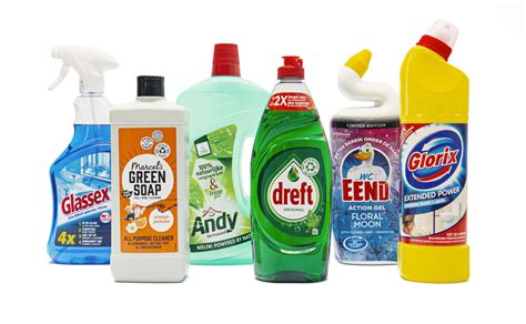 Illustratie van verboden schoonmaakmiddelen voor tuintegels zoals chloor en zout