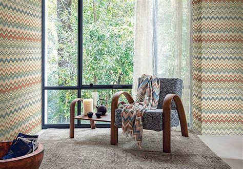 Visualisatie van Missoni Home Zig Zag behang in een moderne woonkamer