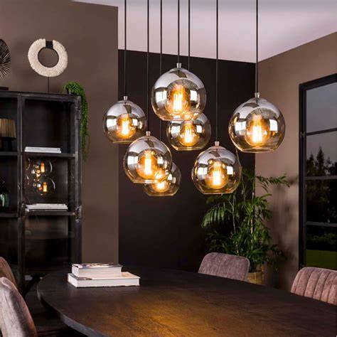 Een icoon: Grote hanglamp boven de eettafel