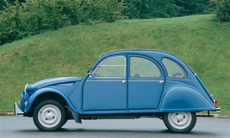 Citroën 2CV in de favoriete kleur Blue Celeste, net opgehaald door de nieuwe eigenaar.