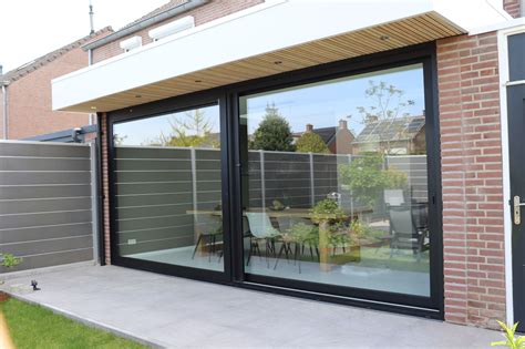 Voorbeeld van aluminium schuifpuien in een aanbouw