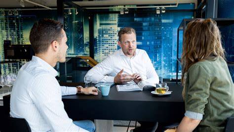 Adviesgesprek in showroom