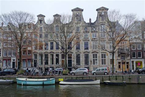 Plattegrond en geveldetails van Cromhouthuizen (Herengracht 364-366) tonen de vier aaneengesloten panden met de kenmerkende Vingboonsgevel.