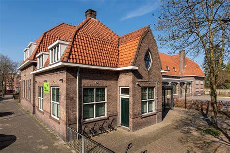 Foto: restauratie van een historisch pand langs de Zaan