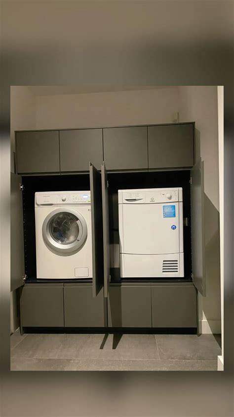 Voorbeeld: wasmachinekast met liftende werking en ladeonderdelen