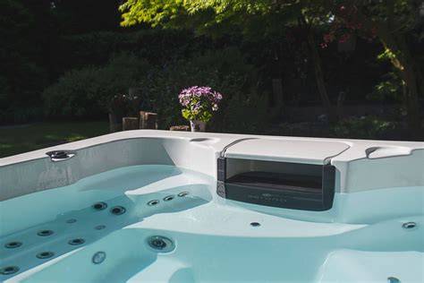 Illustratie van klimaatkamerisolatie en full-foam isolatie in een jacuzzi