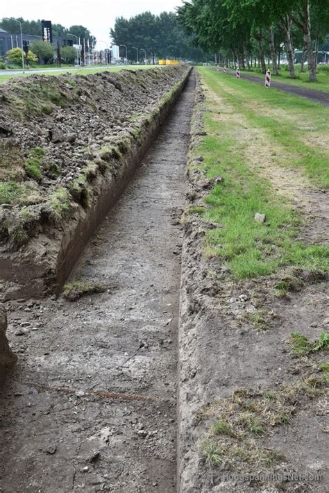 Gedetailleerde uitleg over het maken van een sleuf met een muurfrees, inclusief instelmogelijkheden.