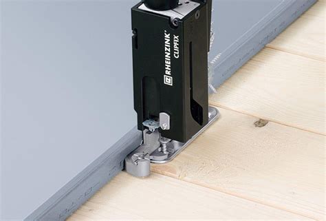 Detail van het CLIPFIX systeem met klangen en schroeven