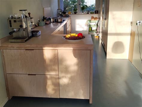 Voorbeeld van een DIY bar gemaakt van multiplex berken