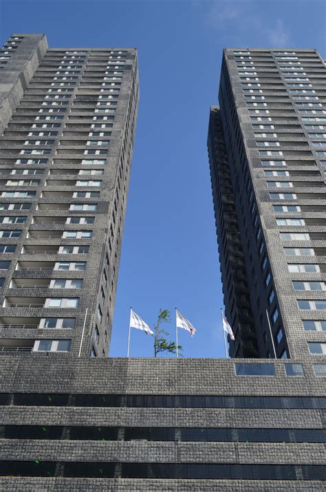 Foto van De Hoge Heren torens en gevelarchitectuur