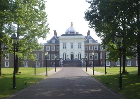Huidige locatie en functies van Paleis Huis ten Bosch