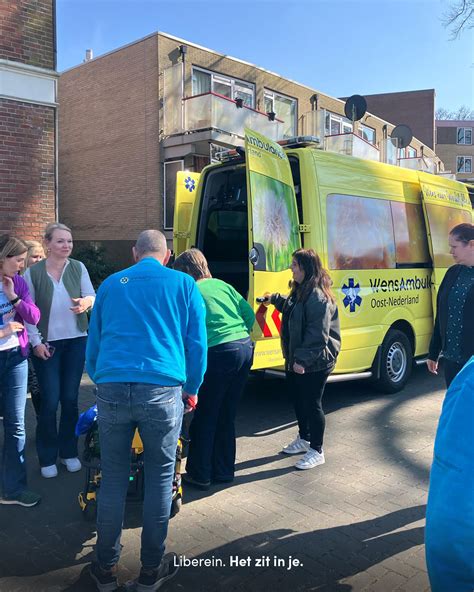 Vrijwilligers van WensAmbulance Oost Nederland op bezoek bij Eijsink Afbouw