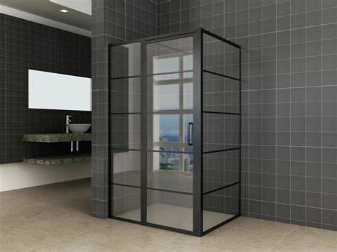 Vooraanzicht van een moderne Mueller douchecabine met frame en glazen panelen