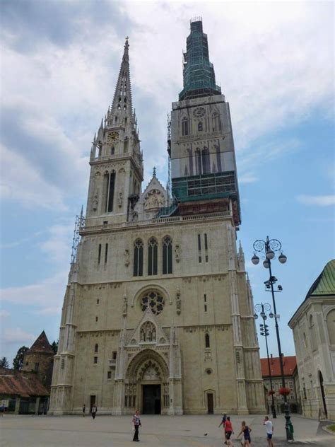 Stadsbeeld van Zagreb met de kathedraal op de achtergrond