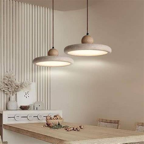 Natuursteen en houtaccenten in Scandinavische verlichting