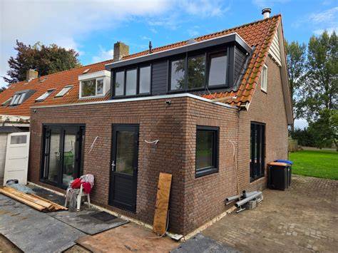Replica van de nieuwbouwvleugel in aanbouw