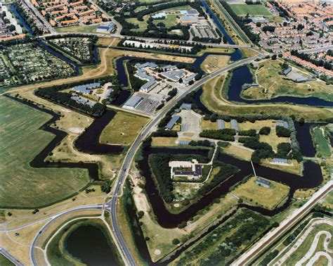Reconstructie van de oorspronkelijke staat van een deel van de Stelling Den Helder.