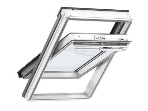 Illustratie van Velux GGL met tuimelvenster en ventilatiepositie