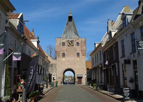 Havenkade Elburg met historisch straatbeeld