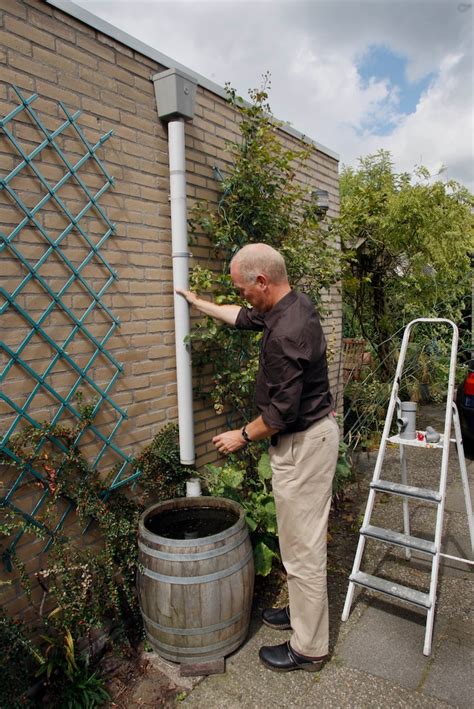 Schema van de geïntegreerde regenwaterafvoer in de steunpaal van een terrasoverkapping