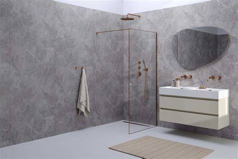 Modulaire badkamerwand met zuignapbeugels in witte afwerking