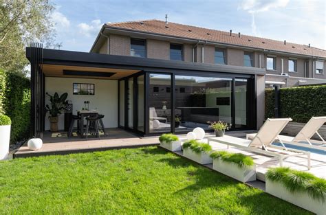 Voorbeeld van een moderne aluminium veranda