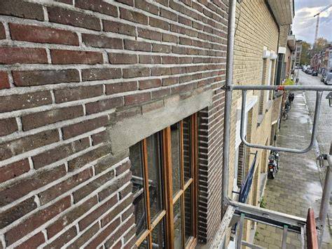 Grafiek: deuropening met linteel en houten regels