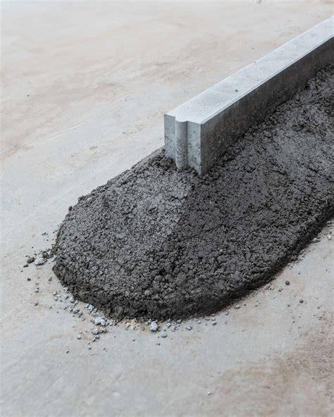 Schema: Laagopbouw van boordsteen met stabilisatie en magere beton