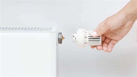 Illustratie die de werking van de raam-open detectie van de radiatorknop toont.