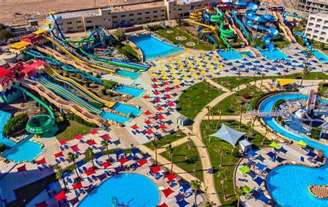 Plattegrond van de resort met aquapark en kinderenactiviteiten