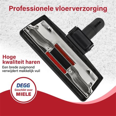 Detailopname van zachte borstelharen op een Miele parketborstel