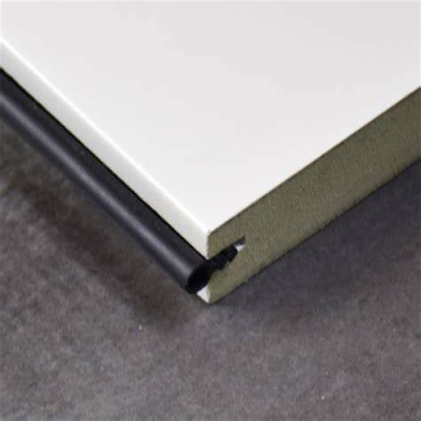 Infographic: Stappenplan montage keukenplint met rubber afdichting