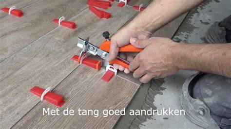 Infographic: Overzicht tegel levelling systeem onderdelen: clips, keggen, kapjes en tang