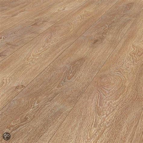 Detail van de synchrone reliëfstructuur van Krono Original Super Natural laminaat