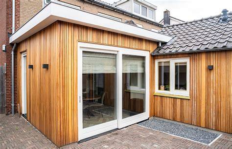 Diagram: verticale vs. horizontale gevelbekleding met aandachtspunten
