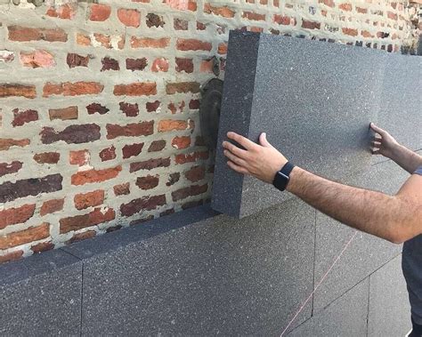 Schema van correcte installatie van isolatieplaten met aandacht voor naden en afdichting