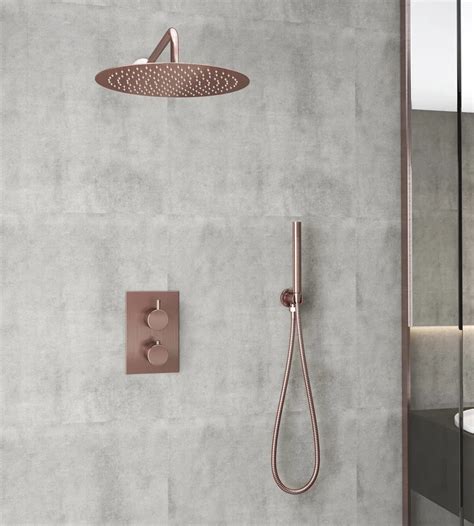 Inbouwdouche installatie met wandarm en regendouche afbeelding