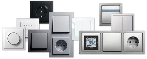 Illustratie van verschillende soorten afdekplaten voor schakelmateriaal en inbouwdozen.