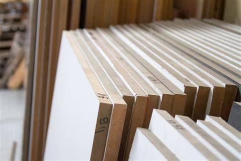 Infographic: structuur en lagen van HPL platen in houtlook