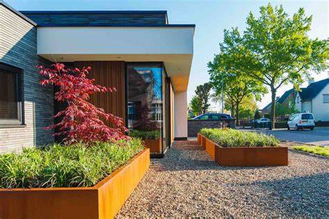 Voorbeeld van een tuin met cortenstaal wanddecoraties