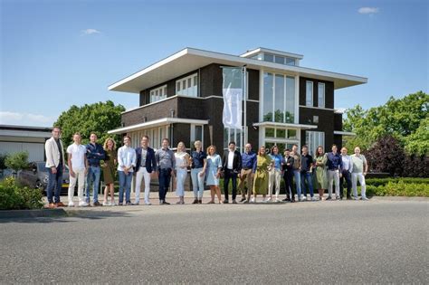 Teamfoto van de vakmannen achter Isolatienoord