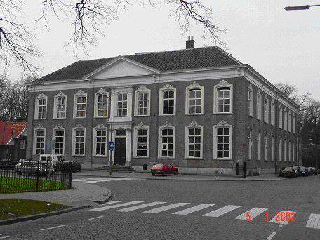 Monument en gevel van Rijks HBS te Assen