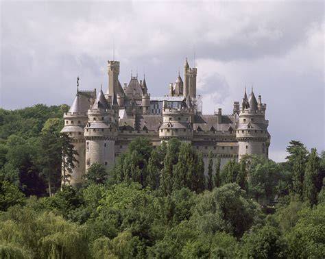 Kasteel van Pierrefonds, restauratie door Viollet-le-Duc