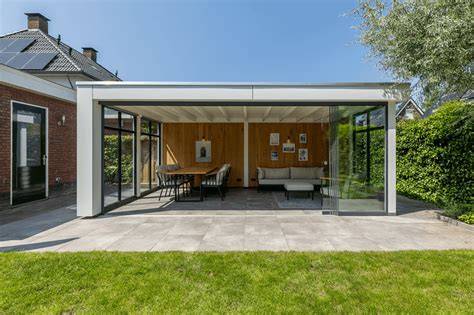 Infografiek van de vernieuwde buitenruimte met de drie zones: entreetuin, kijktuin en beleeftuin