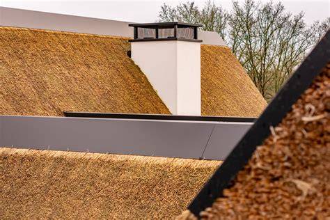 Prefab schoorsteen in situ op een villa in Noord-Brabant