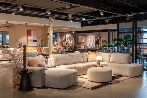 Foto van showroom met honderden behangstalen