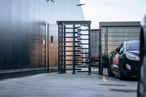 Parkeerfaciliteiten en Beveiligde Ingangen